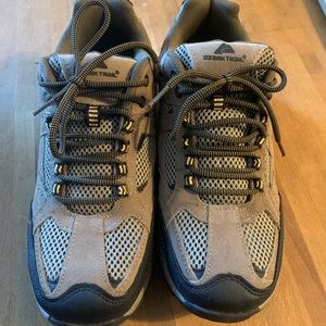Men’s Ozark trail brown shoes, size 10
